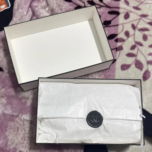 CHANEL BOX ONLY with Navy and Gold Accents - Picture 3 of 5